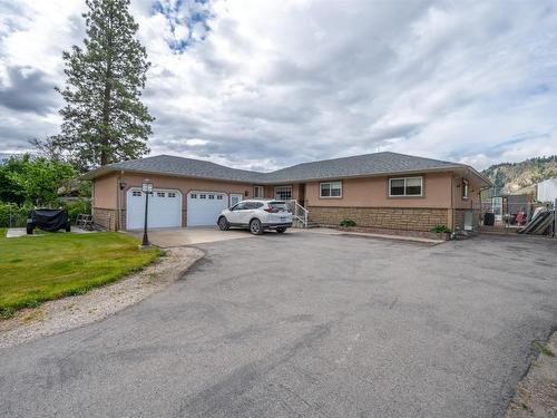7811 97 Highway, Oliver, BC - Outdoor