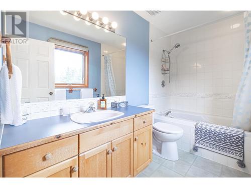 11300 Three Forks Road, Kelowna, BC - Indoor Photo Showing Bathroom