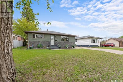 1137 13Th Avenue Nw, Moose Jaw, SK - Outdoor