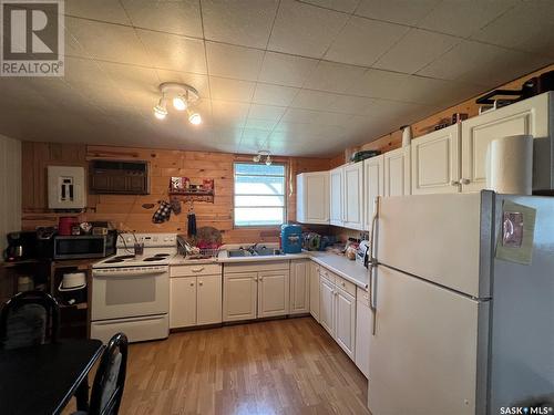 108 4Th Street, Etters Beach, SK - Indoor Photo Showing Kitchen With Double Sink