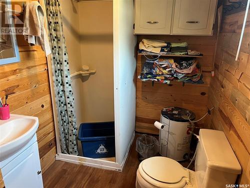 108 4Th Street, Etters Beach, SK - Indoor Photo Showing Bathroom