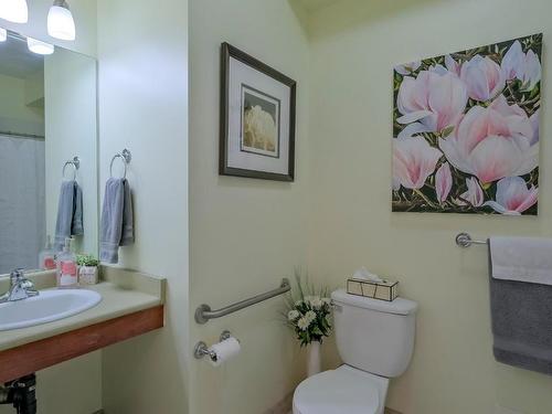 243-4205 Gellatly Road, West Kelowna, BC - Indoor Photo Showing Bathroom