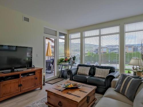 243-4205 Gellatly Road, West Kelowna, BC - Indoor Photo Showing Living Room