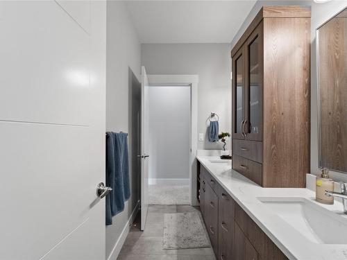6970 Tillicum Road, Vernon, BC - Indoor Photo Showing Bathroom