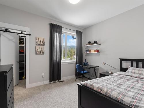 6970 Tillicum Road, Vernon, BC - Indoor Photo Showing Bedroom