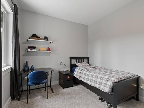 6970 Tillicum Road, Vernon, BC - Indoor Photo Showing Bedroom