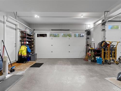 6970 Tillicum Road, Vernon, BC - Indoor Photo Showing Garage