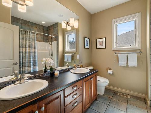 3569 Gala View Drive, West Kelowna, BC - Indoor Photo Showing Bathroom