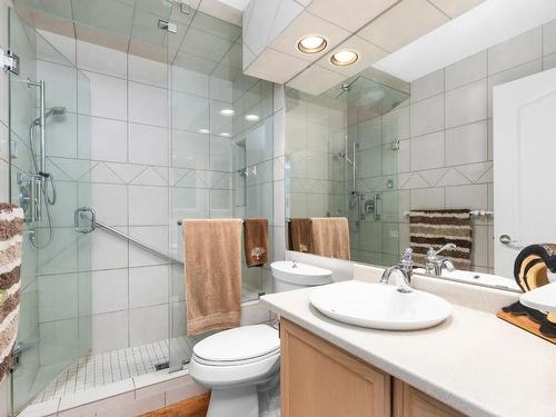 23-1201 Cameron Avenue, Kelowna, BC - Indoor Photo Showing Bathroom