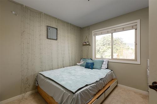 113-515 Gerstmar Road, Kelowna, BC - Indoor Photo Showing Bedroom