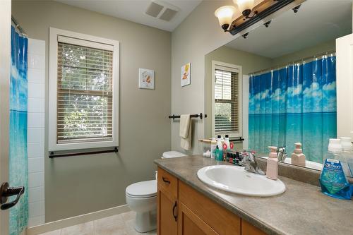 113-515 Gerstmar Road, Kelowna, BC - Indoor Photo Showing Bathroom