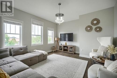 980 Clark Boulevard, Milton, ON - Indoor Photo Showing Living Room