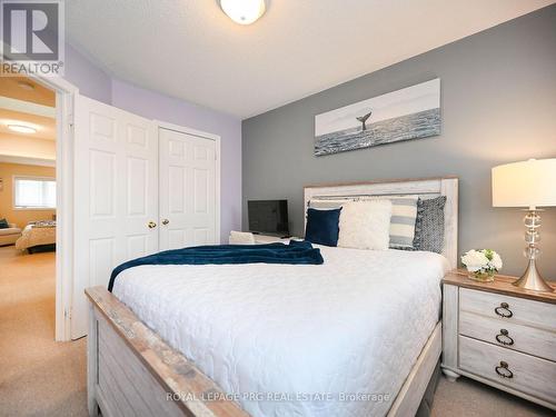 3843 Bloomington Crescent, Mississauga, ON - Indoor Photo Showing Bedroom