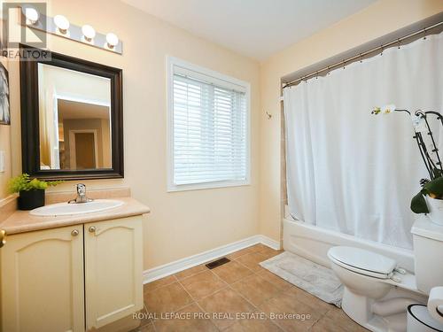 3843 Bloomington Crescent, Mississauga, ON - Indoor Photo Showing Bathroom