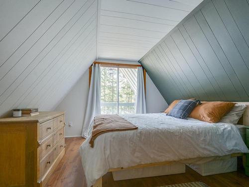 Bedroom - 57 Rue Du Lac-Charlebois, Sainte-Marguerite-Du-Lac-Masson, QC - Indoor Photo Showing Bedroom