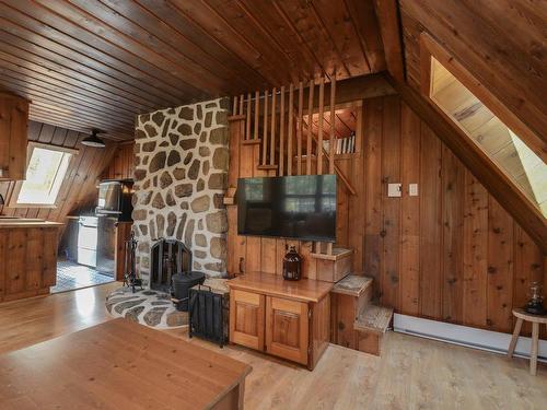 Living room - 57 Rue Du Lac-Charlebois, Sainte-Marguerite-Du-Lac-Masson, QC - Indoor With Fireplace