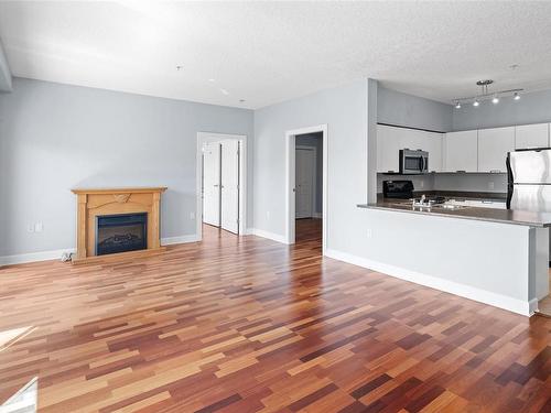 407-870 Short St, Saanich, BC - Indoor With Fireplace