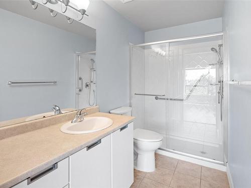 407-870 Short St, Saanich, BC - Indoor Photo Showing Bathroom