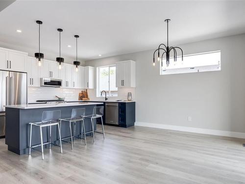 428 Colonia Dr South, Ladysmith, BC - Indoor Photo Showing Kitchen With Stainless Steel Kitchen With Upgraded Kitchen