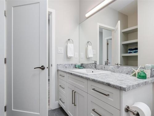 428 Colonia Dr South, Ladysmith, BC - Indoor Photo Showing Bathroom