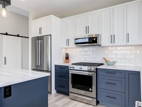 428 Colonia Dr South, Ladysmith, BC - Indoor Photo Showing Kitchen With Stainless Steel Kitchen