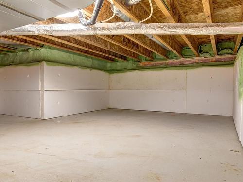 428 Colonia Dr South, Ladysmith, BC - Indoor Photo Showing Garage