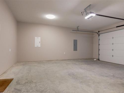 428 Colonia Dr South, Ladysmith, BC - Indoor Photo Showing Garage