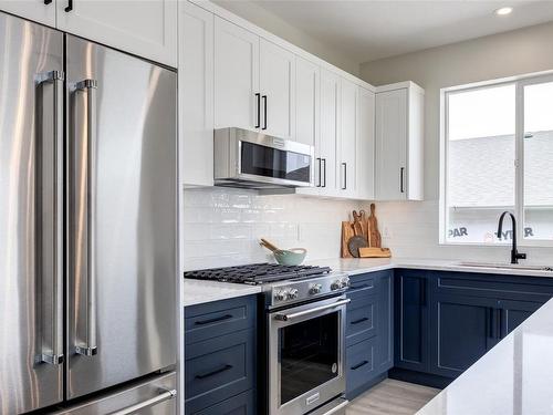 428 Colonia Dr South, Ladysmith, BC - Indoor Photo Showing Kitchen With Stainless Steel Kitchen With Upgraded Kitchen