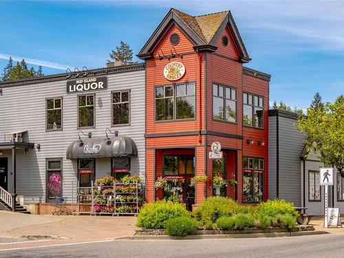 428 Colonia Dr South, Ladysmith, BC - Outdoor With Facade