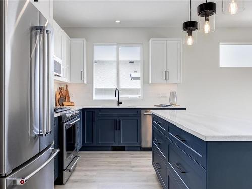 428 Colonia Dr South, Ladysmith, BC - Indoor Photo Showing Kitchen With Stainless Steel Kitchen With Upgraded Kitchen