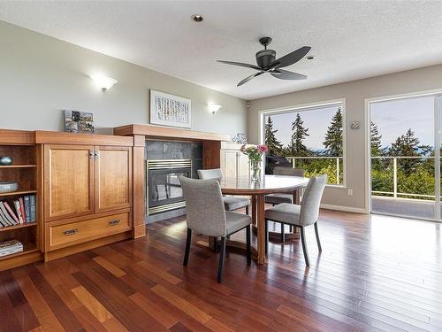 3998 Gulfview Dr, Nanaimo, BC - Indoor Photo Showing Dining Room With Fireplace