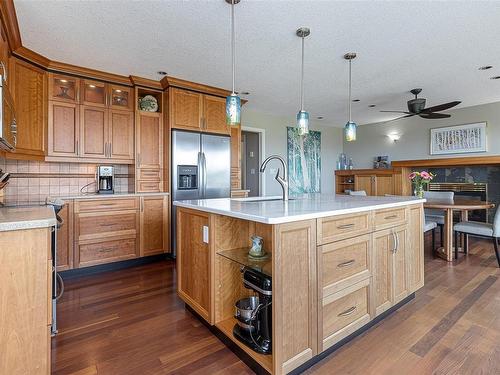 3998 Gulfview Dr, Nanaimo, BC - Indoor Photo Showing Kitchen With Upgraded Kitchen