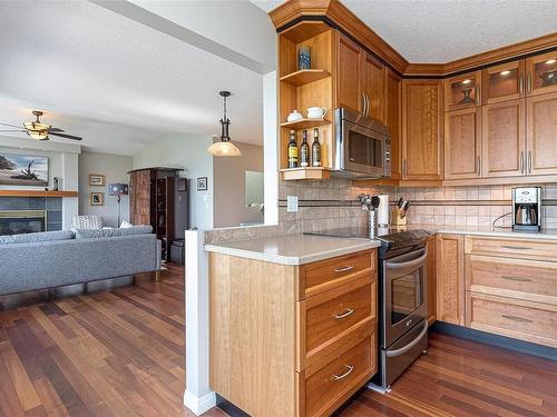 3998 Gulfview Dr, Nanaimo, BC - Indoor Photo Showing Kitchen