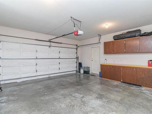 3998 Gulfview Dr, Nanaimo, BC - Indoor Photo Showing Garage