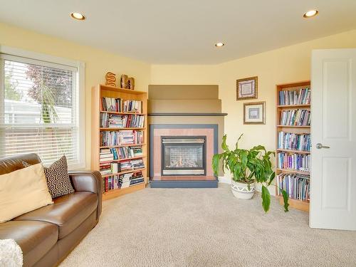 3748 Meares Dr, Port Alberni, BC - Indoor Photo Showing Living Room With Fireplace