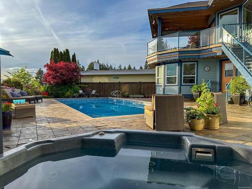3748 Meares Dr, Port Alberni, BC - Outdoor With In Ground Pool