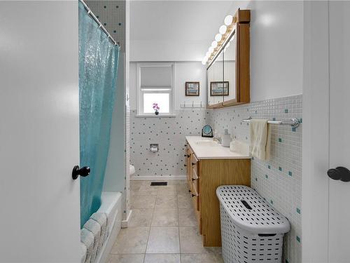 4068 9Th Ave, Port Alberni, BC - Indoor Photo Showing Bathroom