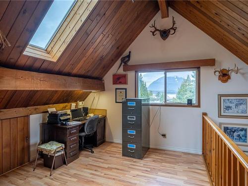 375 Neill St, Tofino, BC - Indoor