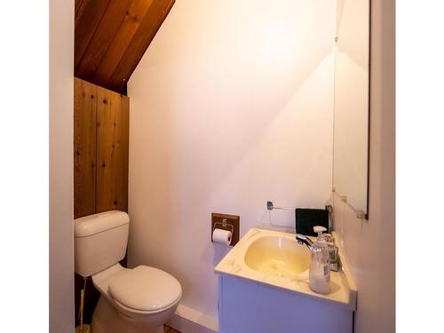 375 Neill St, Tofino, BC - Indoor Photo Showing Bathroom