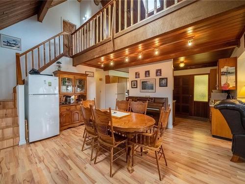 375 Neill St, Tofino, BC - Indoor Photo Showing Dining Room