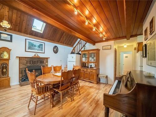 375 Neill St, Tofino, BC - Indoor Photo Showing Dining Room With Fireplace