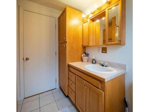 375 Neill St, Tofino, BC - Indoor Photo Showing Bathroom