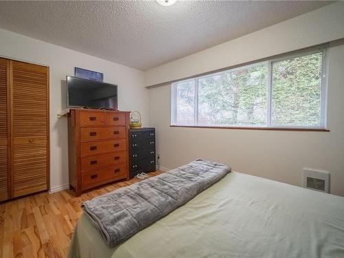 375 Neill St, Tofino, BC - Indoor Photo Showing Bedroom