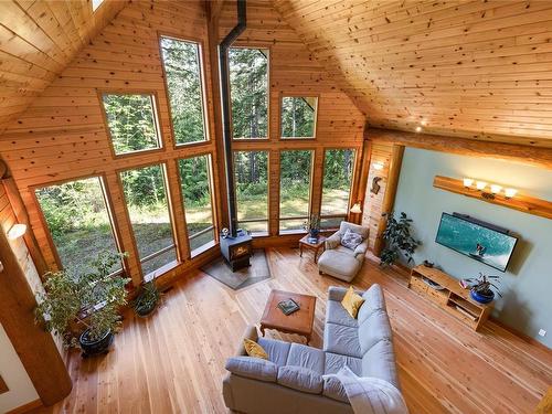 2100 Parkway Pl, Errington, BC - Indoor Photo Showing Living Room