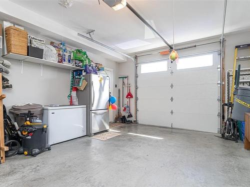 9918 Victoria Rd, Chemainus, BC - Indoor Photo Showing Garage
