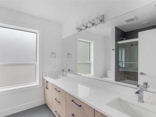 915 Greystone Pl, Langford, BC - Indoor Photo Showing Bathroom