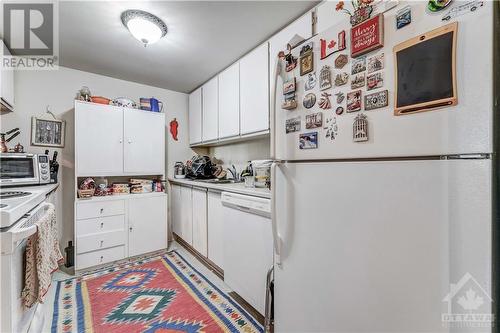 2871 Richmond Road Unit#607, Ottawa, ON - Indoor Photo Showing Kitchen