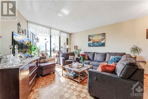 2871 Richmond Road Unit#607, Ottawa, ON - Indoor Photo Showing Living Room