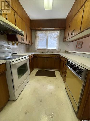 5 2Nd Avenue W, Maple Creek, SK - Indoor Photo Showing Kitchen