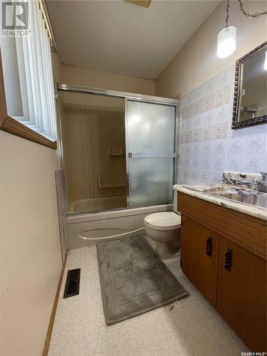 5 2Nd Avenue W, Maple Creek, SK - Indoor Photo Showing Bathroom